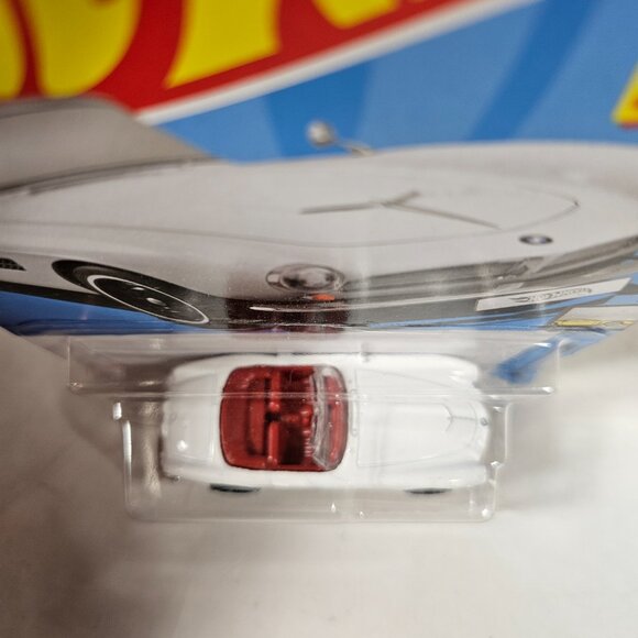 Hot Wheels Factory Fresh BMW 507 White Car 2/5 120/250 HKG30-M9C0D Mattel - Picture 3 of 5